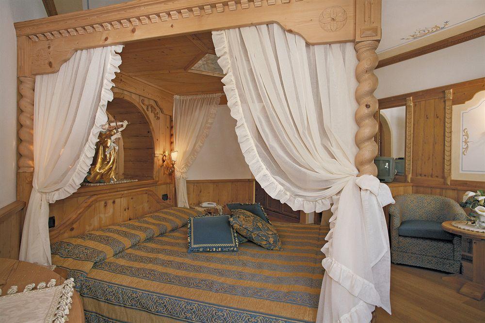 Hotel Colbricon Beauty & Relax ซานมาร์ตีโนดีกัสตรอสซา ภายนอก รูปภาพ