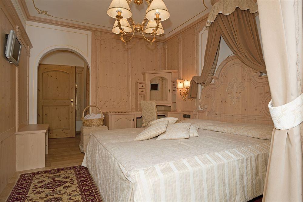 Hotel Colbricon Beauty & Relax ซานมาร์ตีโนดีกัสตรอสซา ภายนอก รูปภาพ