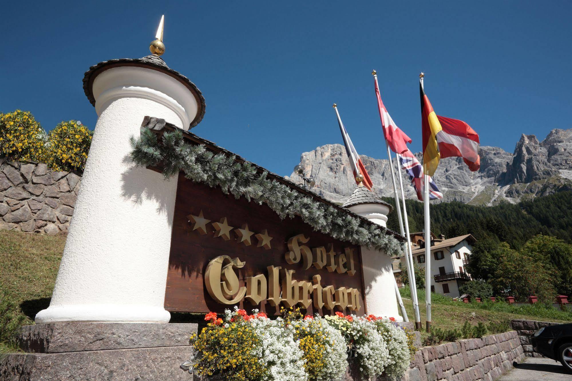 Hotel Colbricon Beauty & Relax ซานมาร์ตีโนดีกัสตรอสซา ภายนอก รูปภาพ