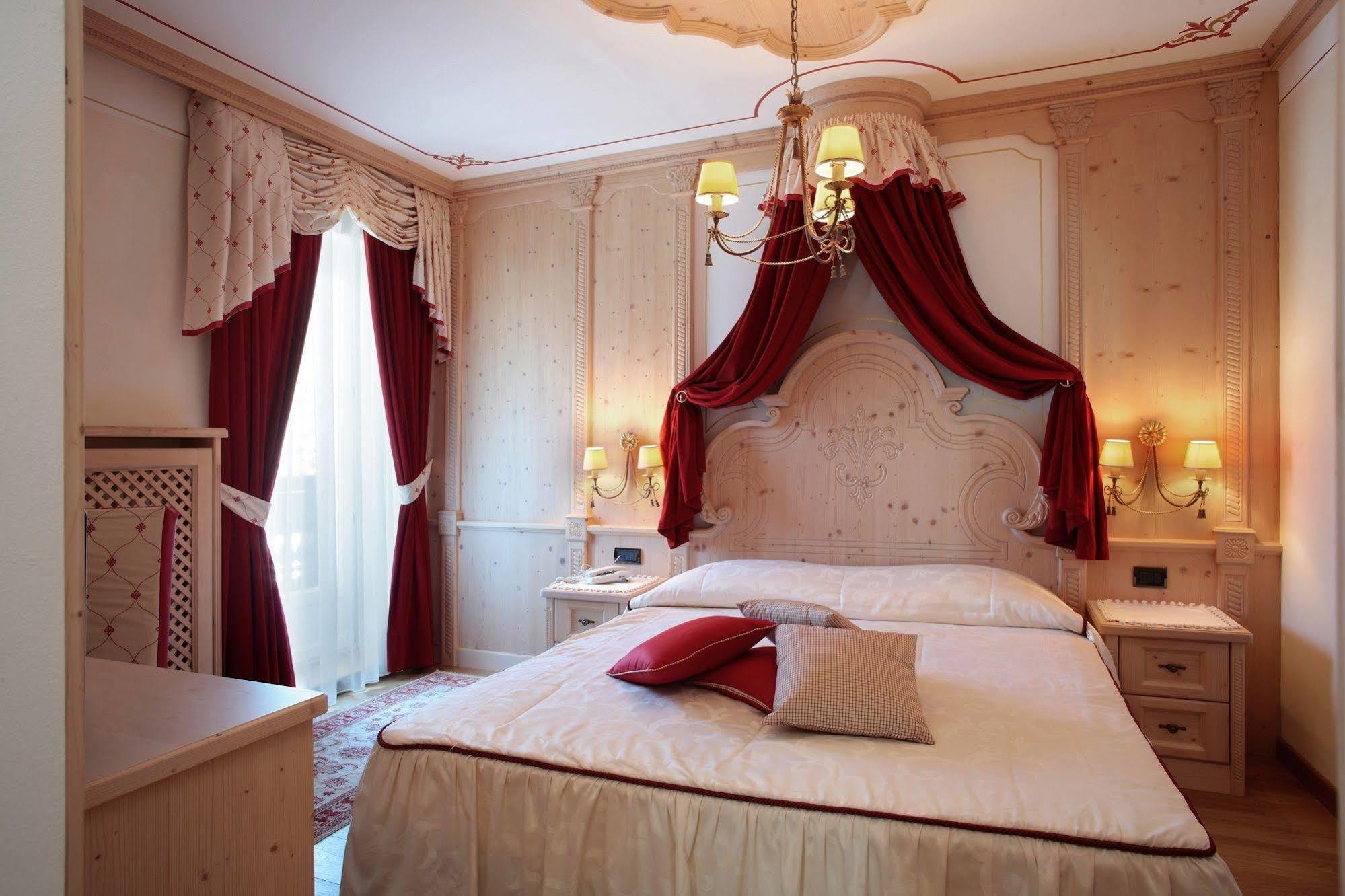 Hotel Colbricon Beauty & Relax ซานมาร์ตีโนดีกัสตรอสซา ภายนอก รูปภาพ