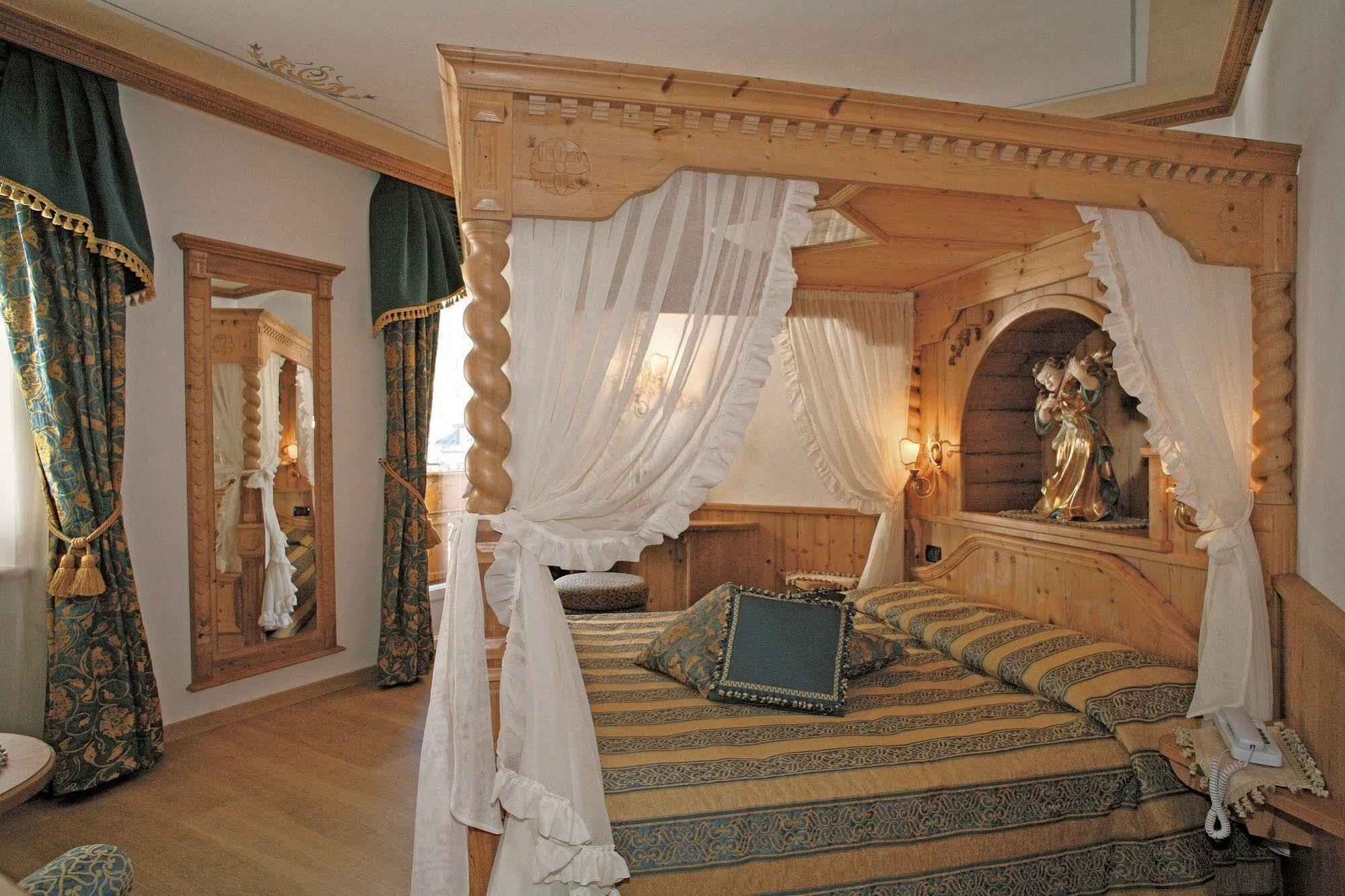 Hotel Colbricon Beauty & Relax ซานมาร์ตีโนดีกัสตรอสซา ภายนอก รูปภาพ