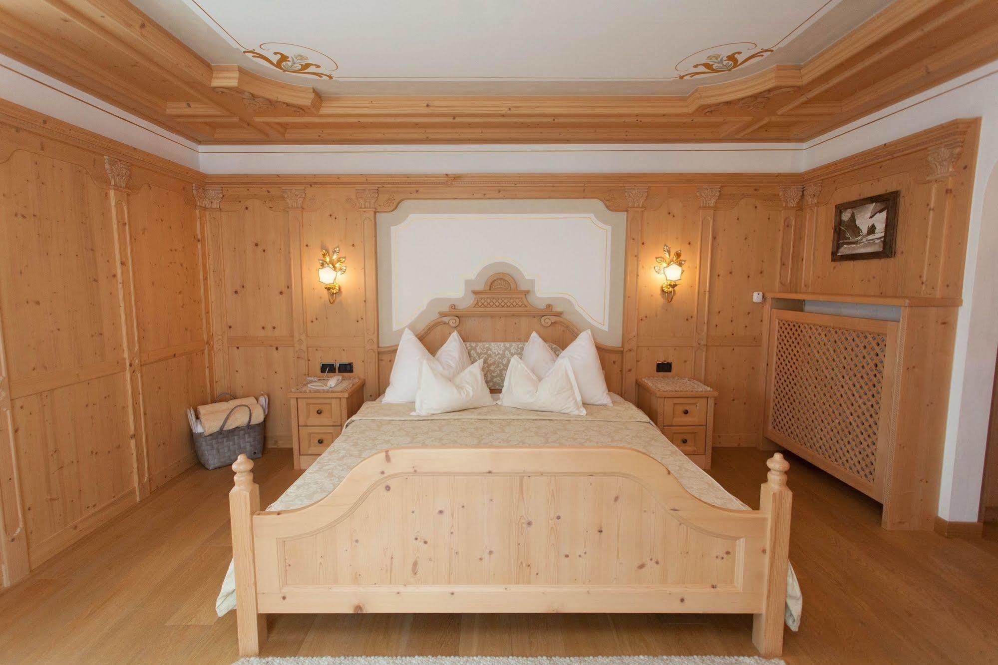 Hotel Colbricon Beauty & Relax ซานมาร์ตีโนดีกัสตรอสซา ภายนอก รูปภาพ