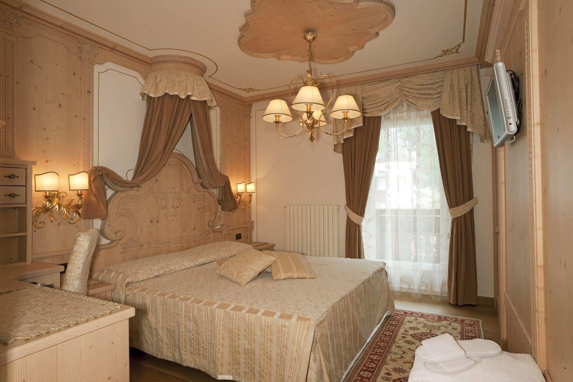 Hotel Colbricon Beauty & Relax ซานมาร์ตีโนดีกัสตรอสซา ภายนอก รูปภาพ
