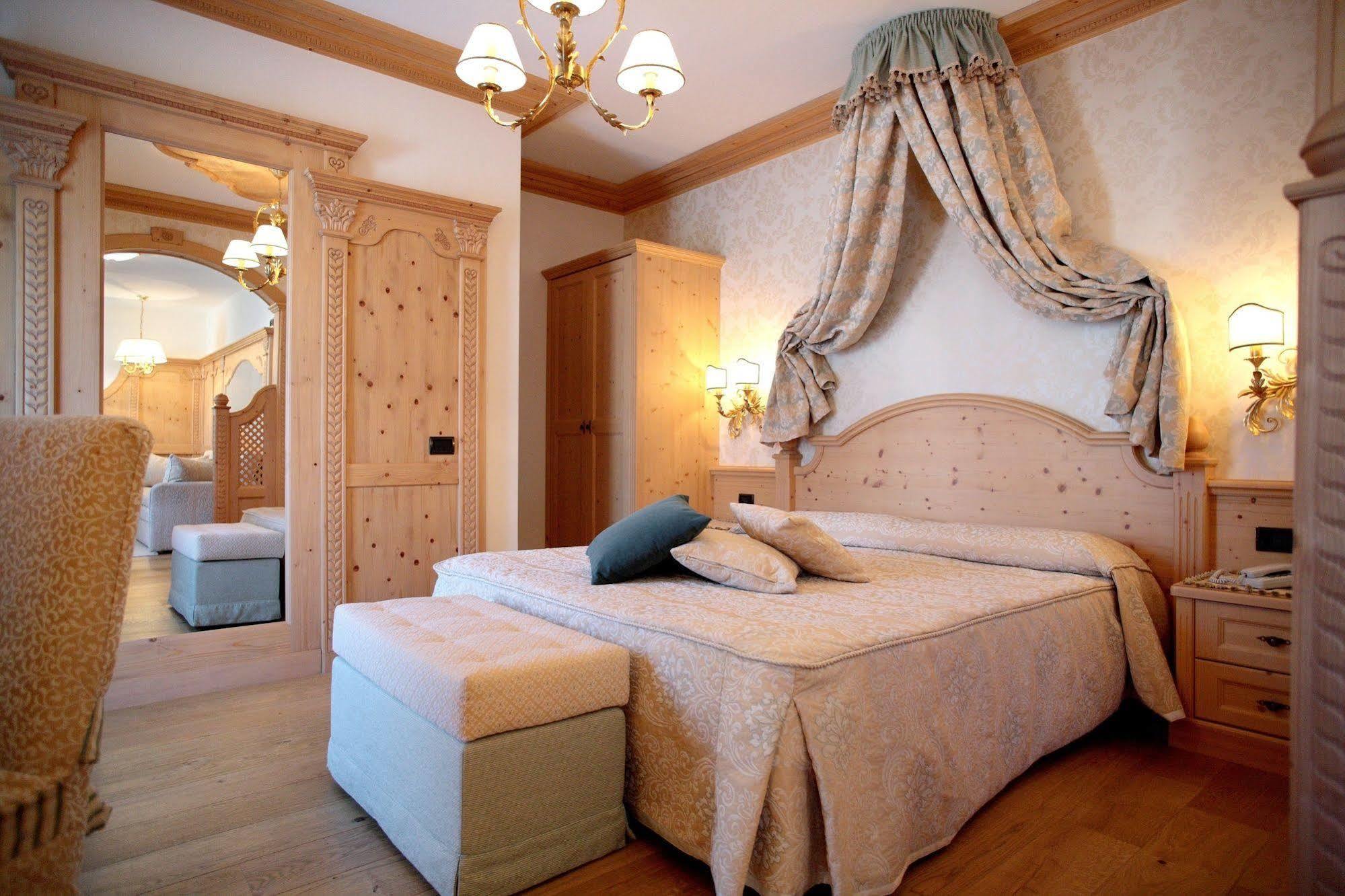 Hotel Colbricon Beauty & Relax ซานมาร์ตีโนดีกัสตรอสซา ภายนอก รูปภาพ